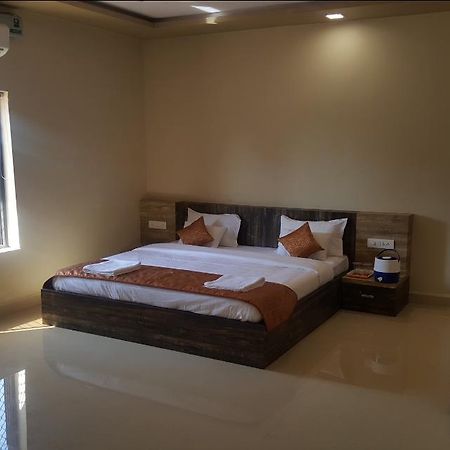 Hotel Shehnai Garden Khurai ภายนอก รูปภาพ
